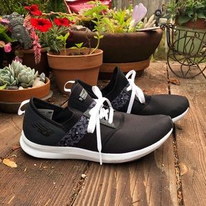 New Balance slip on sneakers sz 9